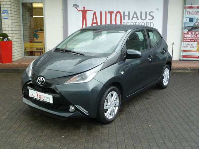 Toyota Aygo x-play Touch, Navi, Bluetooth, LED Tagfahrl.