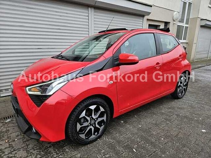 Toyota Aygo X Sky Air - Navi, LED, Alu, Klima, BT ... wenig km