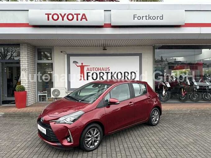 Toyota Yaris 1.5 Benzin - Navi, BT, R&uuml;ckfahrkam. ... sehr gepflegt !