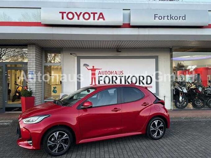 Toyota Yaris 1.5 Automatik Style Selection  - LED, Navi, SZ