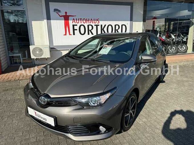 Toyota Auris 1.2 Turbo Team Deutschland - Keyfree, CAM, SHZ, BT .. . -