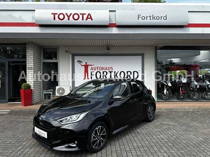 Toyota Yaris 1.5 Hybrid (Teamplayer) - NAVI, SHZ, KAM., LED...