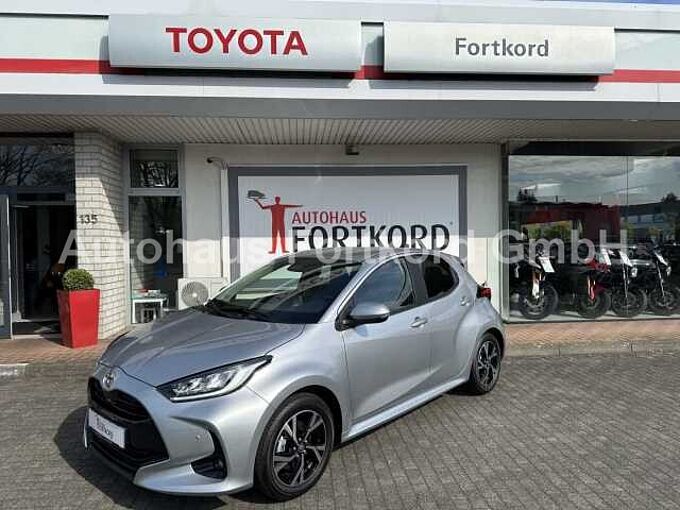 Toyota Yaris Style 1.5 Hybrid - NAVI, PDC, SHZ, LED ...