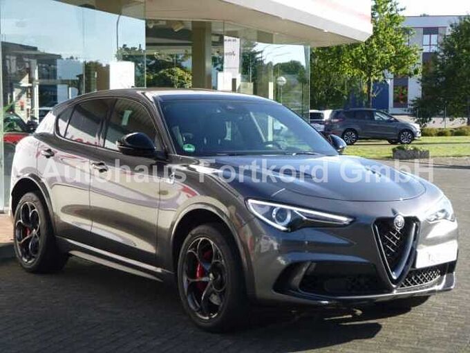 Alfa Romeo Stelvio V6 2.9 Bi-Turbo AT8-Q4 Quadrifoglio