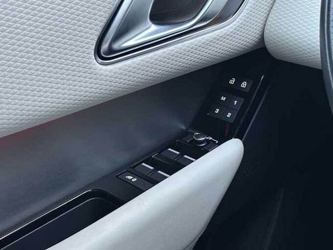 Land Rover Range Rover Velar Diesel 300d R-Dynamic -Standhz. , Pano, AirS, LED