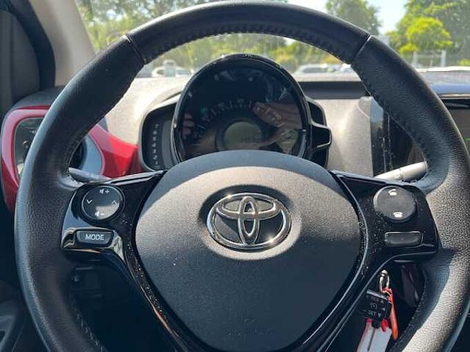 Toyota Aygo 5-Türer x-wave - Faltdach, Navi, AHK, LED, SZ, Klima