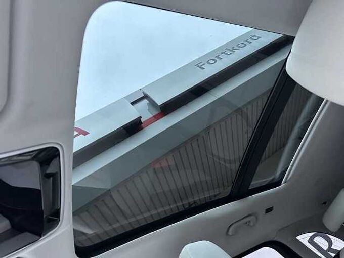 Land Rover Range Rover Velar Diesel 300d R-Dynamic -Standhz., Pano, AirS, LED