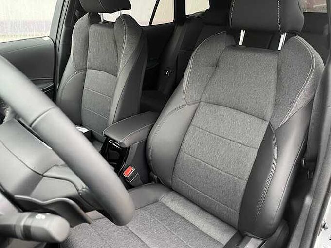 Toyota Corolla - 2.0 Hybrid Style  - Navi, PDC, KEY