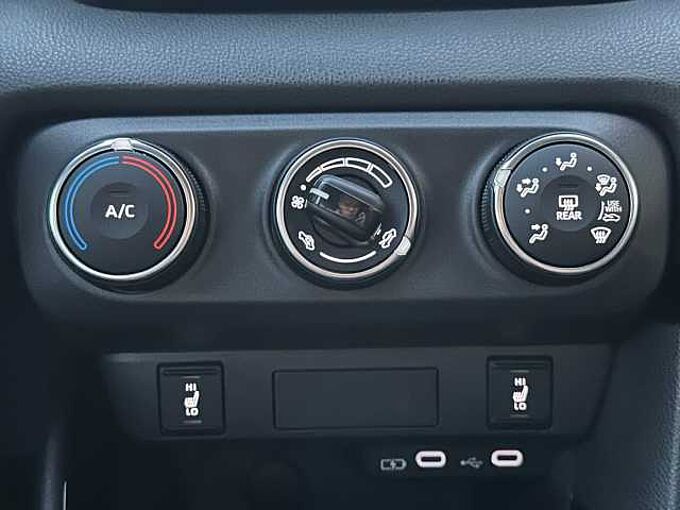 Toyota Yaris 1.5 Automatik Style Selection  - LED, Navi, SZ