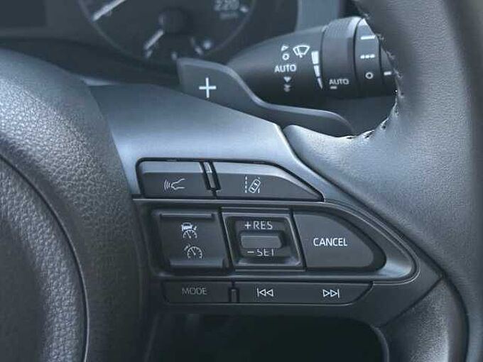 Toyota Yaris 1.5 Automatik Style Selection  - LED, Navi, SZ