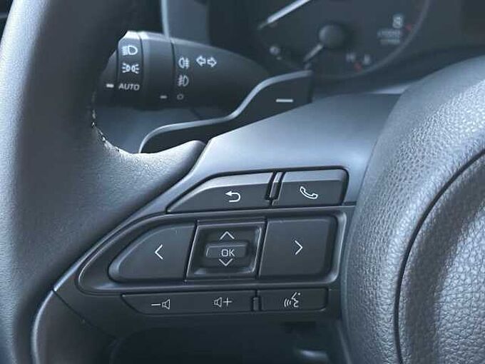 Toyota Yaris 1.5 Automatik Style Selection  - LED, Navi, SZ