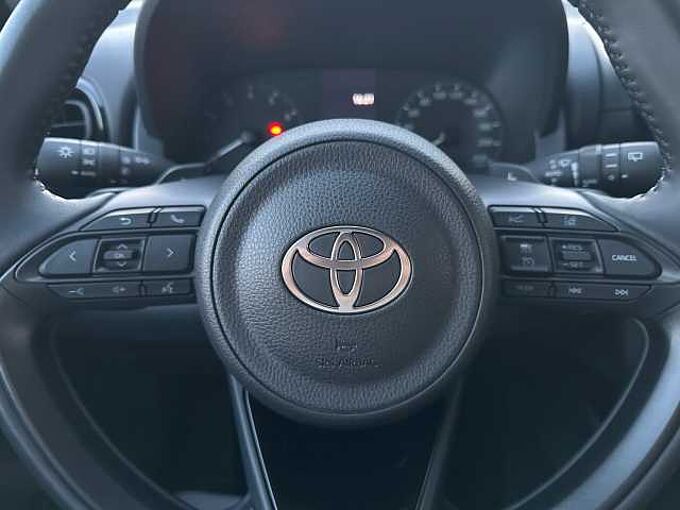 Toyota Yaris 1.5 Automatik Style Selection  - LED, Navi, SZ