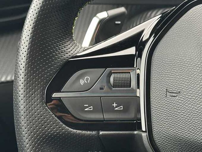 Peugeot 2008 1.2 PureTech GT Automatik - NAVI, LED, PDC, SH