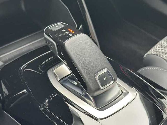 Peugeot 2008 1.2 PureTech GT Automatik - NAVI, LED, PDC, SH