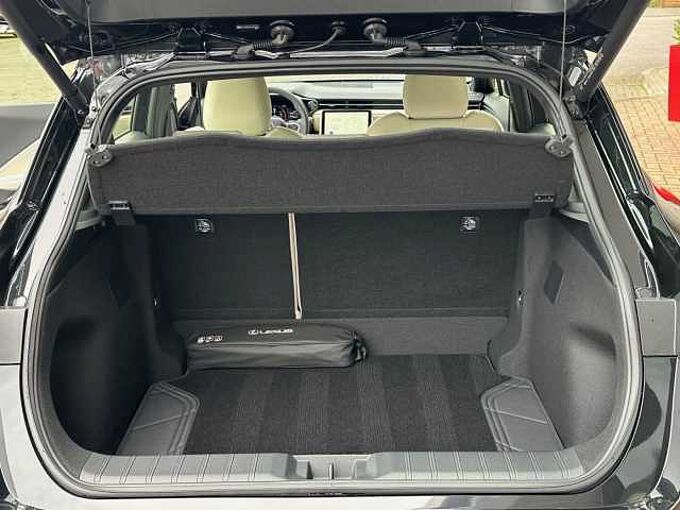 Lexus LBX Hybrid FWD Elegant - Leder, Navi, LED