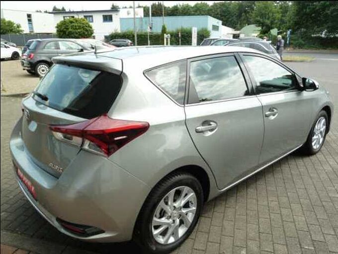 Toyota Auris 1.2 Turbo Team Deutschland - Keyfree, CAM, SHZ, BT ... -