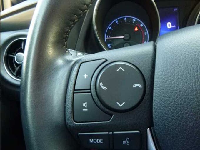 Toyota Auris 1.2 Turbo Team Deutschland - Keyfree, CAM, SHZ, BT ... -