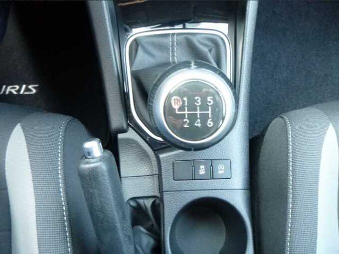 Toyota Auris 1.2 Turbo Team Deutschland - Keyfree, CAM, SHZ, BT ... -