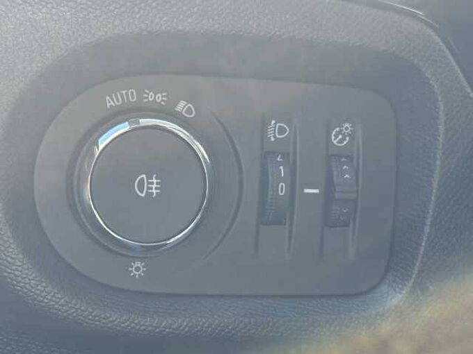 Opel Corsa 1.2 - BT, LED, SHZ, Klima ... wenig KM