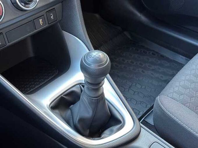 Toyota Yaris Team Deutschland 1.5 - NAVI, LED, SH, BT