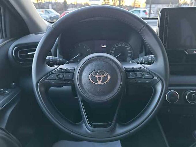 Toyota Yaris 1.5 Automatik Style Selection  - LED, Navi, SZ