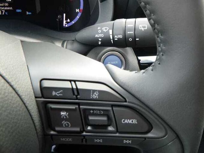 Toyota Yaris Cross 1.5 Hybrid Adventure - Navi, LED, SHZ, HUD