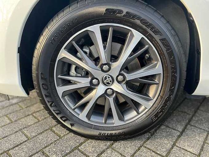 Toyota Yaris 1.5 Hybrid Y20 Club - BT, SZ, Klima ... wenig KM