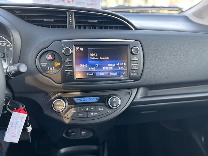 Toyota Yaris 1.5 Hybrid Y20 Club - BT, SZ, Klima ... wenig KM