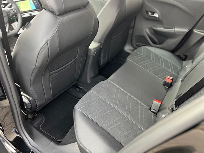 Opel Corsa 1.2T GS Black Edition - Autom. - Massage, Navi, SZ, LED, TL, PDC