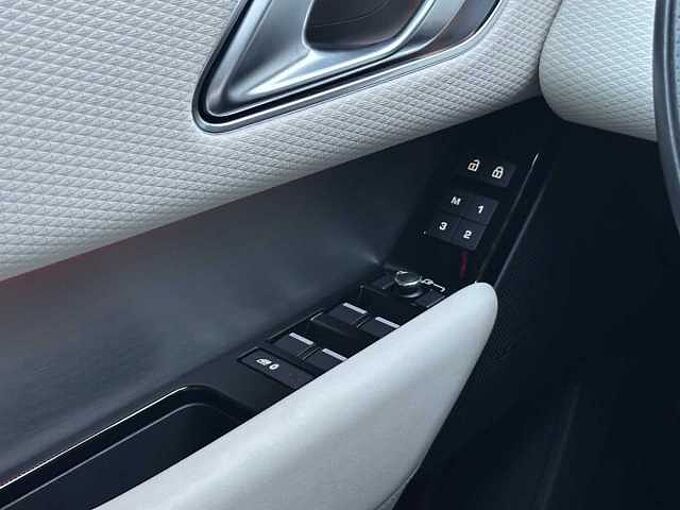 Land Rover Range Rover Velar Diesel 300d R-Dynamic -Standhz., Pano, AirS, LED