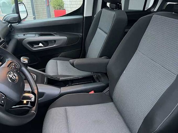 Toyota Proace Verso 1.5 D-4D L1 City Team Deutschland - Pano, Navi