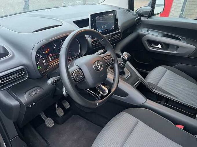 Toyota Proace Verso 1.5 D-4D L1 City Team Deutschland - Pano, Navi