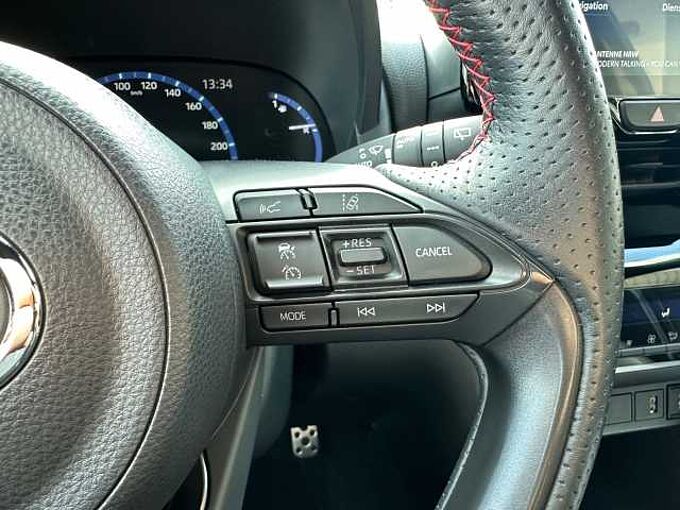 Toyota Yaris Cross 1.5 Hybrid GR Sport - NAVI, HEAD, PANO ...