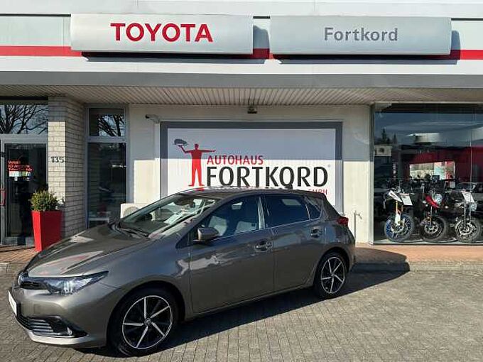 Toyota Auris 1.2 Turbo Team Deutschland - Keyfree, CAM, SHZ, BT ... -