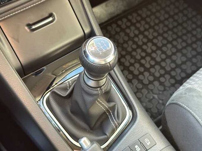 Toyota Auris 1.2 Turbo Team Deutschland - Keyfree, CAM, SHZ, BT ... -