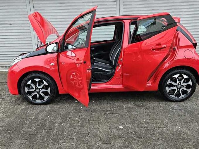 Toyota Aygo X Sky Air - Navi, LED, Alu, Klima, BT ... wenig km