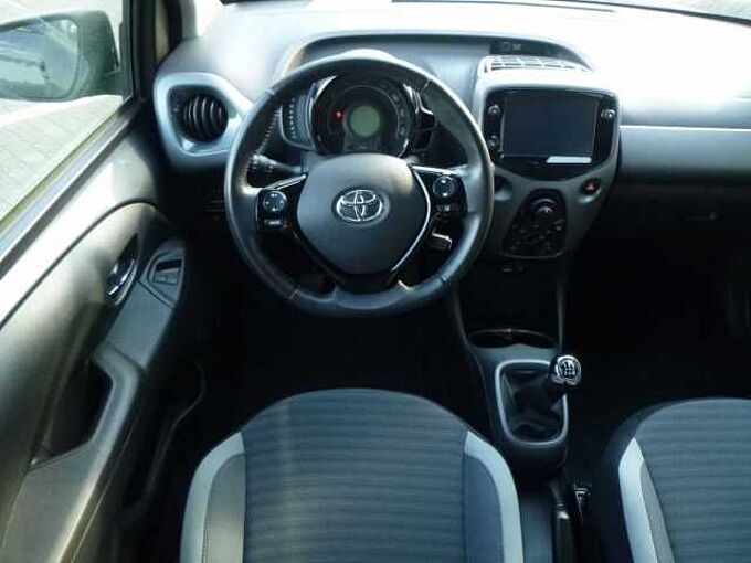 Toyota Aygo X Sky Air - Navi, LED, Alu, Klima, BT ... wenig km