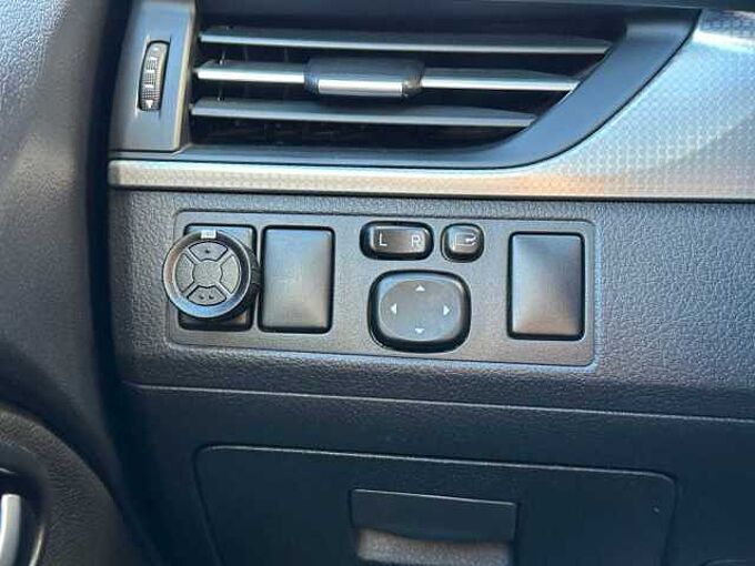 Toyota Avensis Touring Sports 1.8 - Navi, Standhz., AHK, Leder, LED, SHZ, BT-FSA