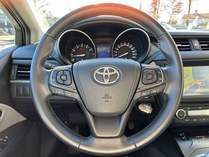Toyota Avensis Touring Sports TD 1.8 - Navi, AHK, LED, SZ
