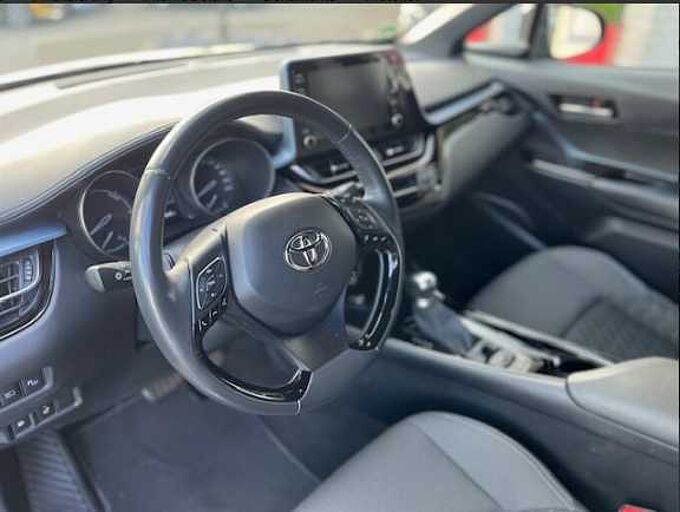 Toyota C-HR 2.0 Hybrid Team D - SH, Bhz. Lenkr., Parkass., Navi, LED ...