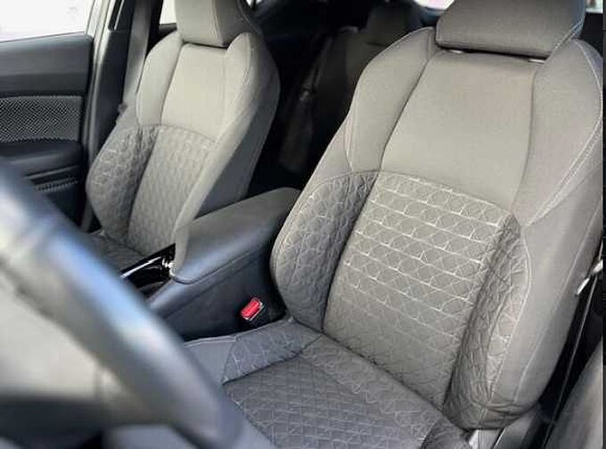 Toyota C-HR 2.0 Hybrid Team D - SH, Bhz. Lenkr., Parkass., Navi, LED ...