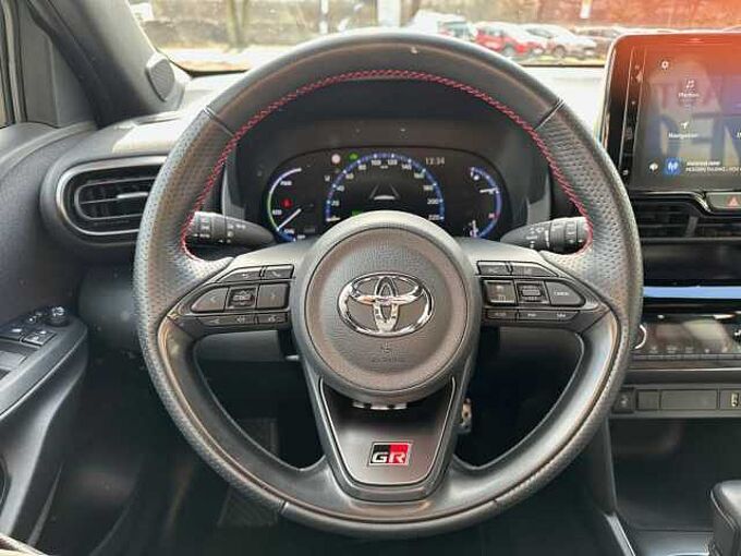 Toyota Yaris Cross 1.5 Hybrid GR Sport - NAVI, HEAD, PANO ...