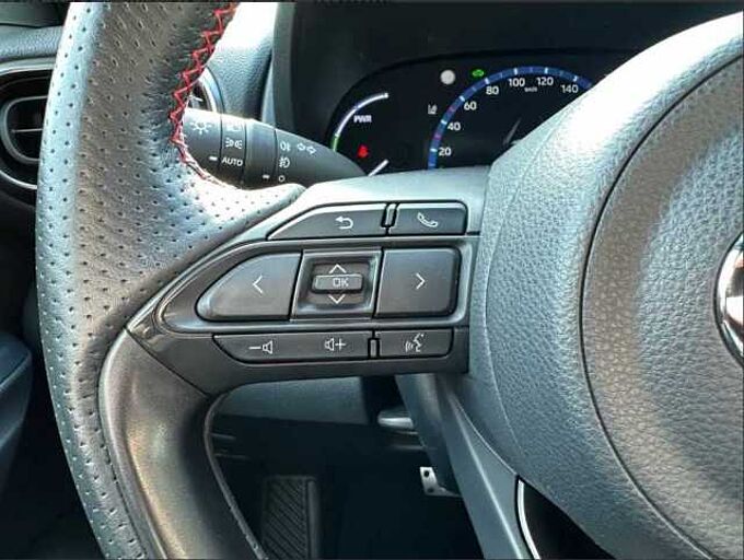 Toyota Yaris Cross 1.5 Hybrid GR Sport - HEAD., JBL, elektr. Heckkl., LED ...