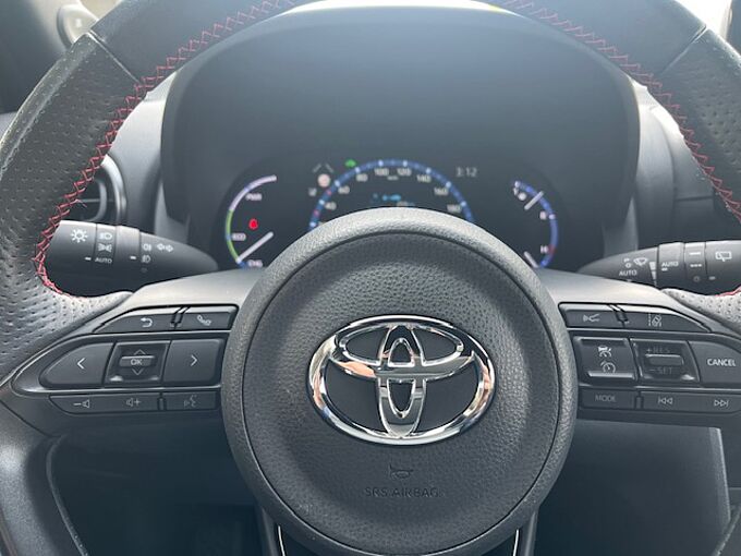 Toyota Yaris Cross 1.5 Hybrid GR Sport - HEAD., JBL, elektr. Heckkl., LED ...