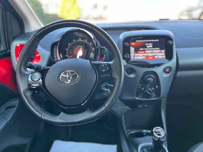 Toyota Aygo X Sky Air - Navi, LED, Alu, Klima, BT ... wenig km