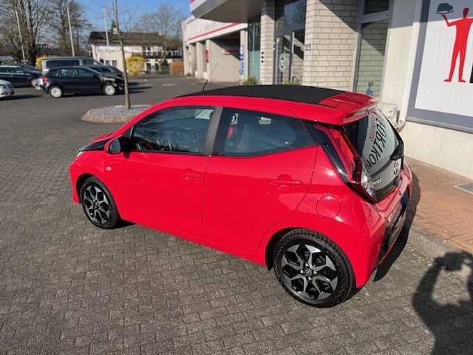 Toyota Aygo X Sky Air - Navi, LED, Alu, Klima, BT ... wenig km
