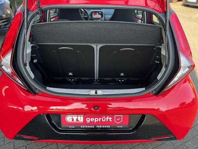 Toyota Aygo X Sky Air - Navi, LED, Alu, Klima, BT ... wenig km