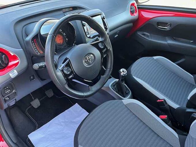 Toyota Aygo X Sky Air - Navi, LED, Alu, Klima, BT ... wenig km