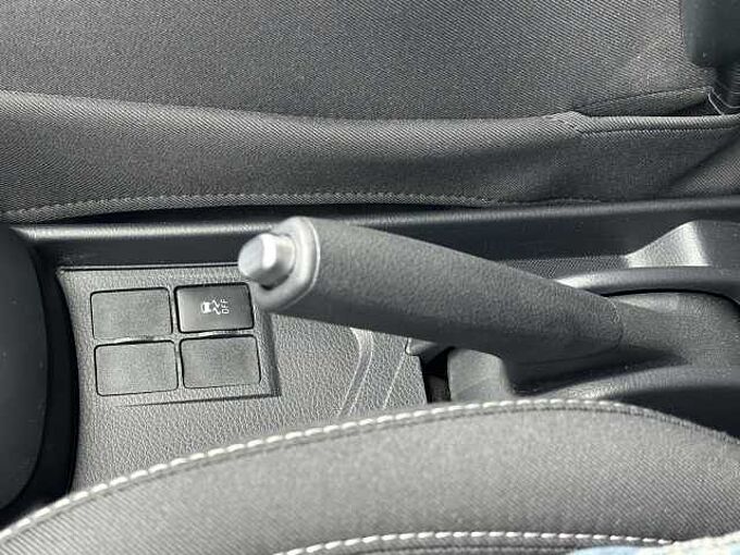 Toyota Yaris 1.5 Benzin - Navi, BT, R&uuml;ckfahrkam. ... sehr gepflegt !