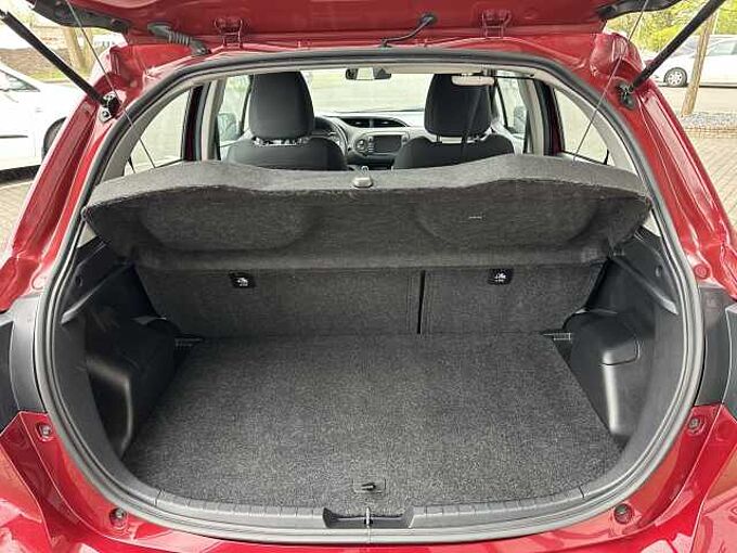 Toyota Yaris 1.5 Benzin - Navi, BT, R&uuml;ckfahrkam. ... sehr gepflegt !